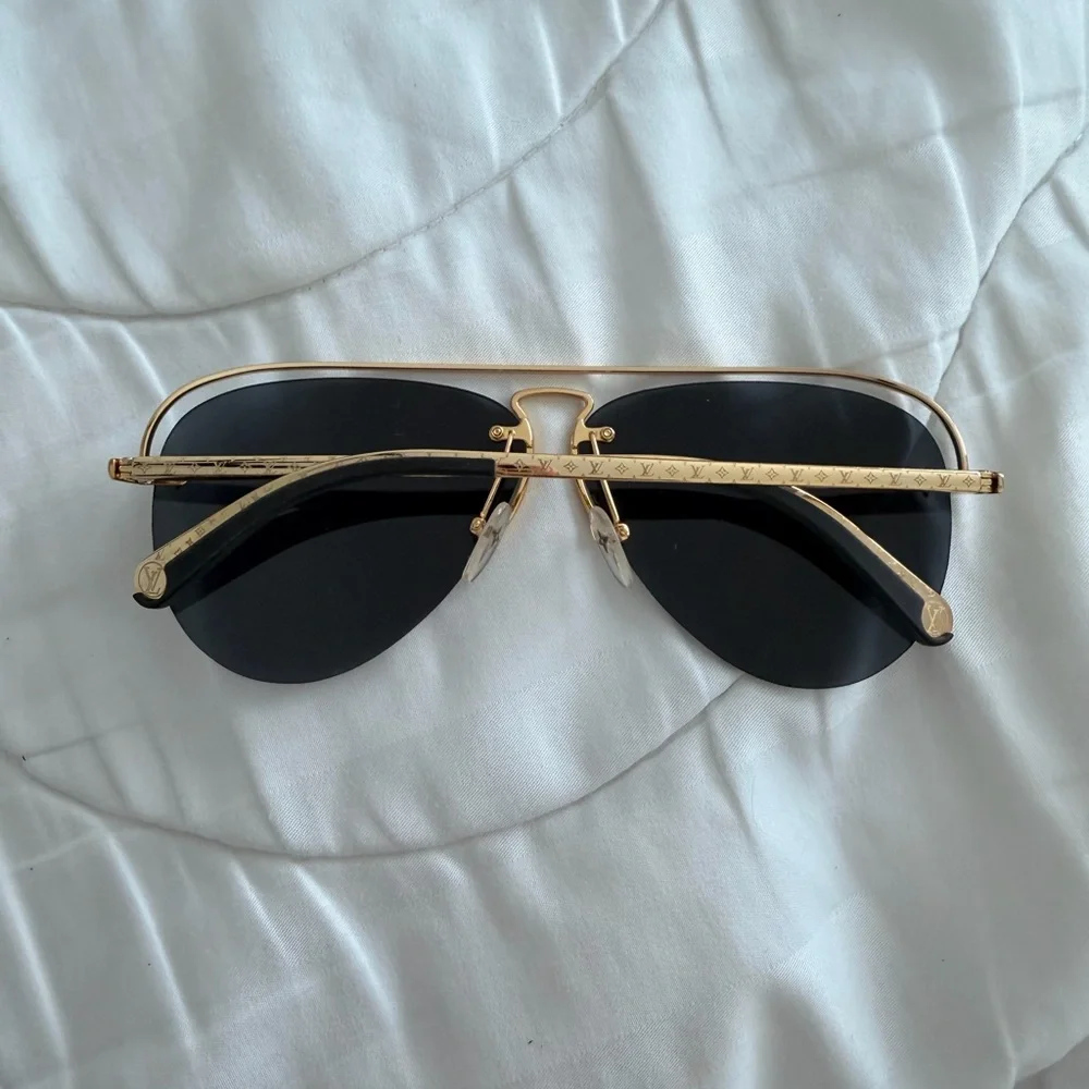 Louis Vuitton Gold Frame Gradient Black/Gray Monogram Aviator Sunglasses